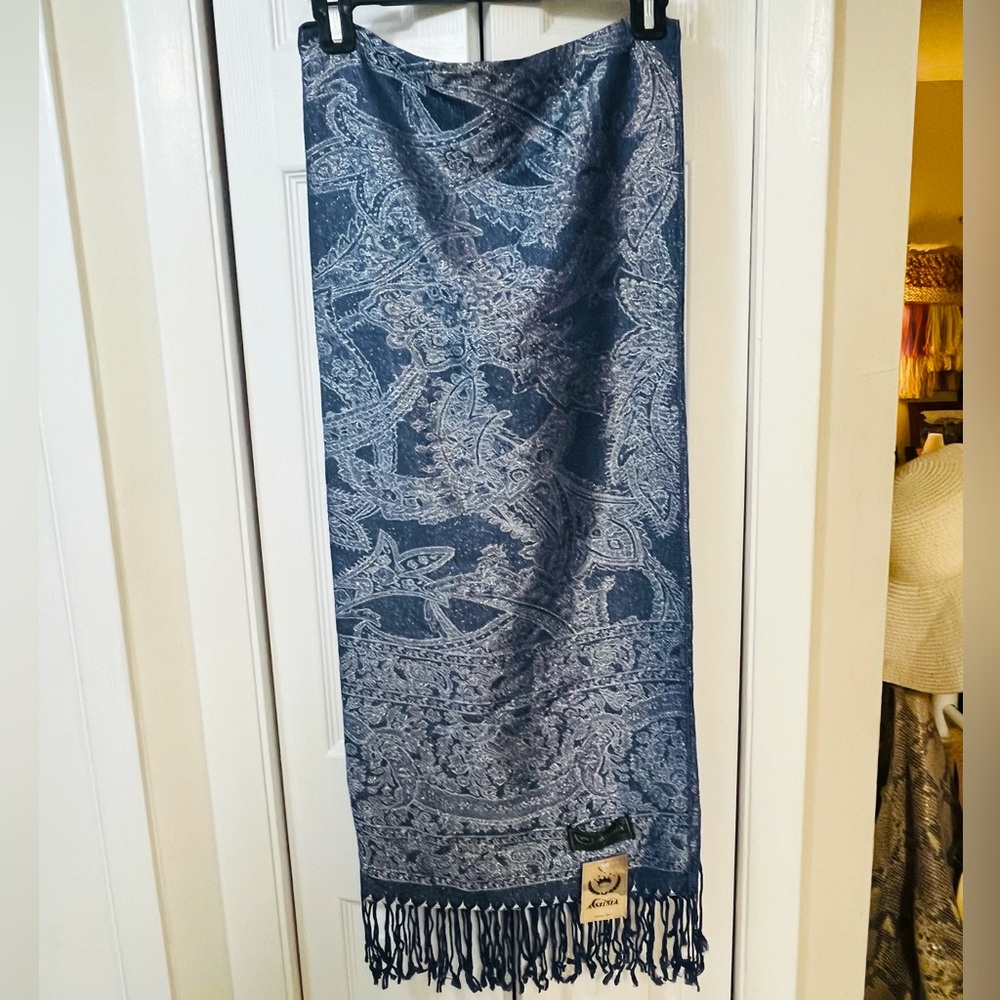 NWT Vintage Italian made  50% SILK 50% Wool Pashmina / Shawl / scarf